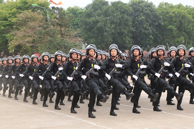 Cảnh s&aacute;t cơ động l&agrave; l&agrave; lực lượng n&ograve;ng cốt thực hiện biện ph&aacute;p vũ trang bảo vệ an ninh quốc gia, bảo đảm trật tự, an to&agrave;n x&atilde; hội.