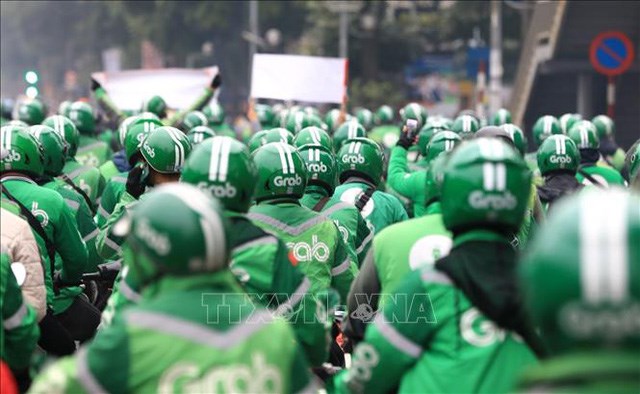 H&agrave;ng trăm t&agrave;i xế Grab tập trung đ&ocirc;ng đảo diễu h&agrave;nh tr&ecirc;n phố Kim M&atilde; (H&agrave; Nội).