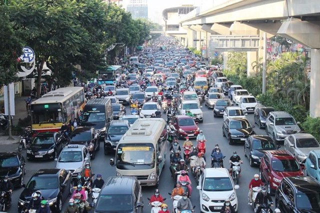 H&agrave; Nội d&agrave;nh hơn 1.865 tỷ đồng giảm thiểu &ugrave;n tắc giao th&ocirc;ng.