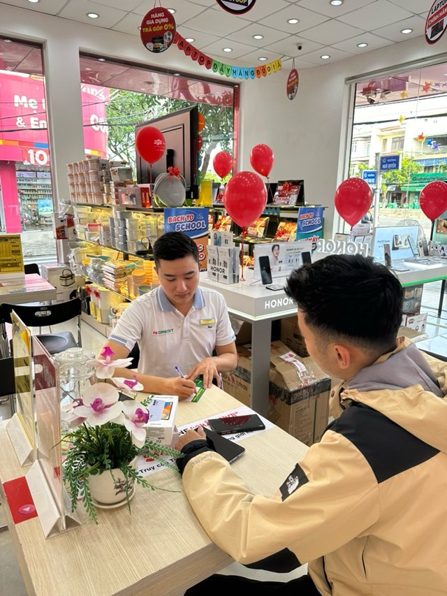 FE CREDIT v&agrave; FPT Shop k&yacute; kết hợp t&aacute;c gi&uacute;p kh&aacute;ch h&agrave;ng tiếp cận c&aacute;c sản phẩm của FPT c&ugrave;ng với những giải ph&aacute;p t&agrave;i ch&iacute;nh linh hoạt từ FE CREDIT. &nbsp;