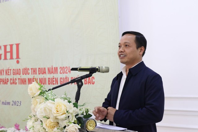Thứ trưởng Bộ Tư ph&aacute;p Trần Tiến Dũng ph&aacute;t biểu chỉ đạo hội nghị.