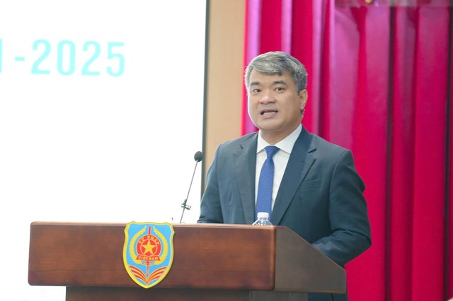 Thứ trưởng Bộ Tư ph&aacute;p Nguyễn Thanh T&uacute; tuy&ecirc;n bố l&yacute; do, giới thiệu đại biểu. (Ảnh: Phương Mai)