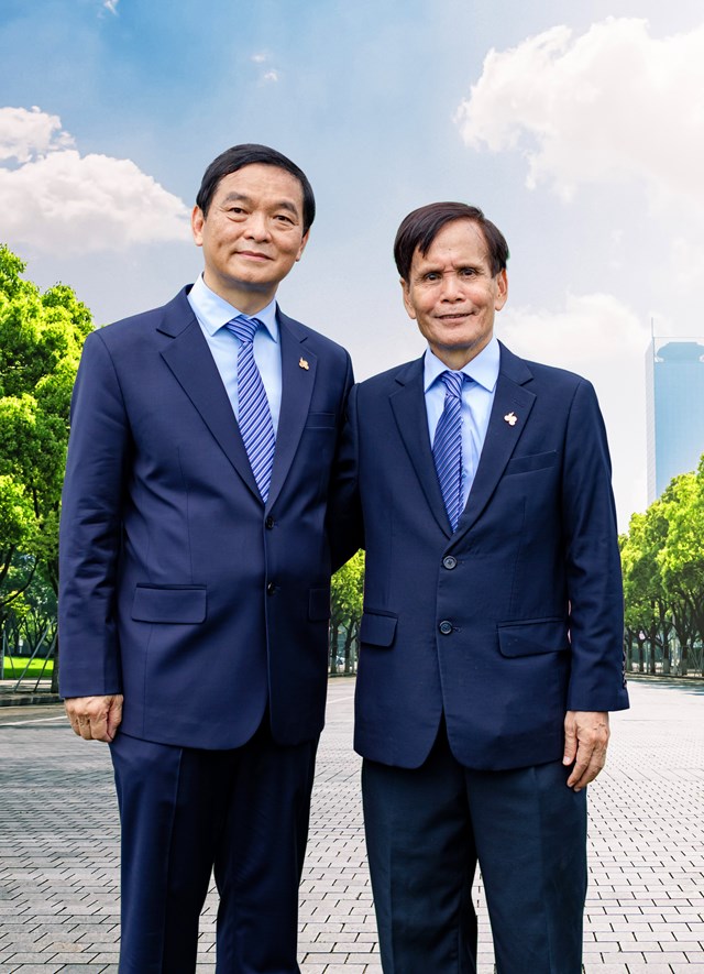 &Ocirc;ng L&ecirc; Viết Hải trong vai tr&ograve; Chủ tịch Hội đồng S&aacute;ng lập v&agrave; TS. Nguyễn C&ocirc;ng Ph&uacute; trong vai tr&ograve; Chủ tịch Hội đồng Quản trị.