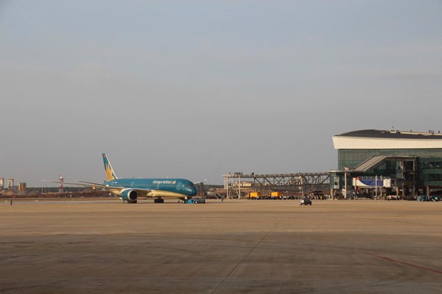 M&aacute;y bay Boeing 787 hạ c&aacute;nh an to&agrave;n tại s&acirc;n bay Long Th&agrave;nh.