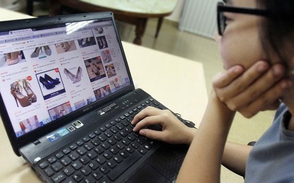 B&aacute;n h&agrave;ng online đang trở th&agrave;nh cơn sốt đem lại thu nhập cao cho kh&ocirc;ng &iacute;t người, nhưng phần lớn chưa chủ động k&ecirc; khai với cơ quan thuế.&nbsp;Ảnh: D.L.