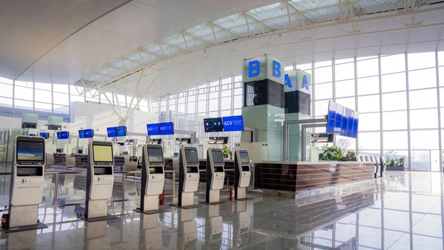 Khu vực ki ốt check-in của Nh&agrave; ga h&agrave;nh kh&aacute;ch T2
