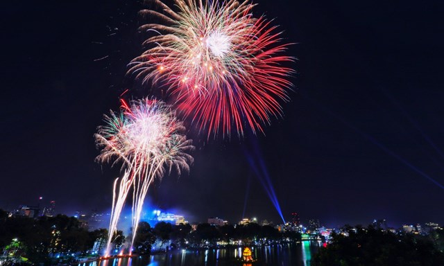 H&#224; Nội chỉ bắn ph&#225;o hoa đ&#234;m Giao thừa Tết 2022 tại một địa điểm - Ảnh 1