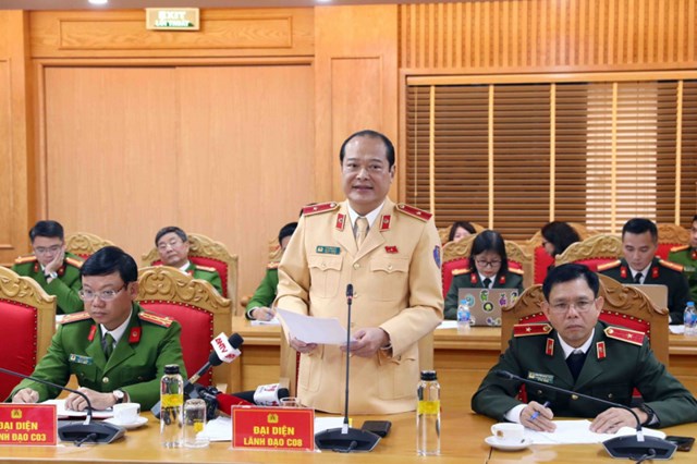 Thiếu tướng L&ecirc; Xu&acirc;n Đức, Ph&oacute; Cục trưởng Cục Cảnh s&aacute;t giao th&ocirc;ng, Bộ C&ocirc;ng an trả lời b&aacute;o ch&iacute;.