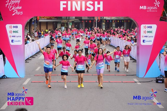Giải chạy Happy Ekiden 2023 do MB Ageas Life tổ chức &nbsp;