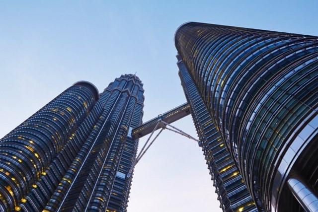 Cầu k&iacute;nh tại th&aacute;p đ&ocirc;i Petronas &ndash; Kuala Lumpur