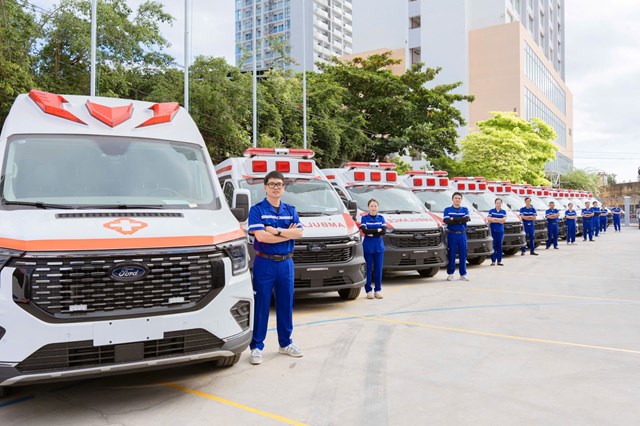 H&igrave;nh ảnh d&agrave;n xe cứu thương Vingroup t&agrave;i trợ cho tỉnh Kh&aacute;nh H&ograve;a. &nbsp;
