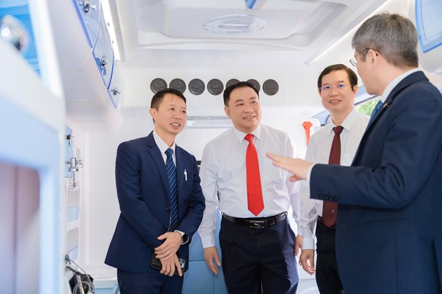 B&ecirc;n trong xe cứu thương Vingroup t&agrave;i trợ cho tỉnh Kh&aacute;nh H&ograve;a. &nbsp;