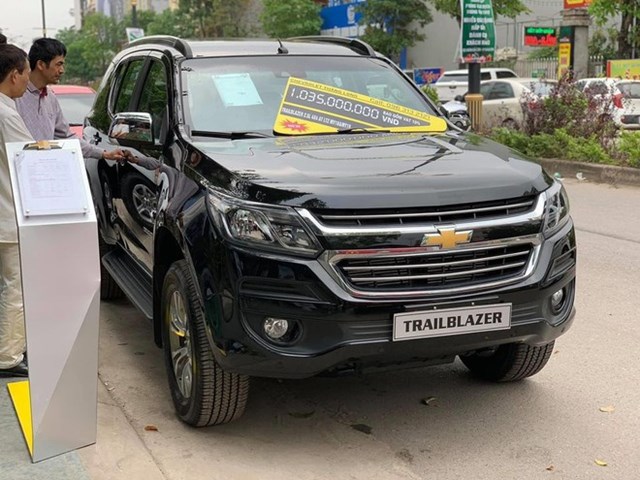 Ở thời điểm mới ra mắt, gi&aacute; b&aacute;n của Chevrolet Trailblazer LTZ hơn 1 tỉ đồng