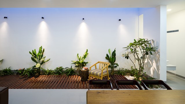 Cải tạo nh&#224; m&#225;i ng&#243;i từ những năm 60 trở n&#234;n quyến rũ - Ảnh 2