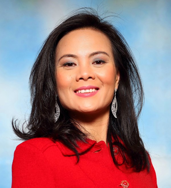 &nbsp;GS. Nguyễn Thục Quy&ecirc;n l&agrave; Gi&aacute;o sư Khoa H&oacute;a &amp; H&oacute;a sinh tại Đại học California, Santa Barbara. B&ecirc;n cạnh nhiều giải thưởng danh gi&aacute; trong sự nghiệp khoa học, b&agrave; từng được b&igrave;nh chọn l&agrave; Tr&iacute; tuệ Khoa học c&oacute; Ảnh hưởng nhất Thế giới nhiều năm liền v&agrave; thuộc Top 1% Nh&agrave; nghi&ecirc;n cứu Khoa học Vật liệu được Tr&iacute;ch dẫn Nhiều nhất thế giới của Thomson Reuters v&agrave; Clarivate Analytics.