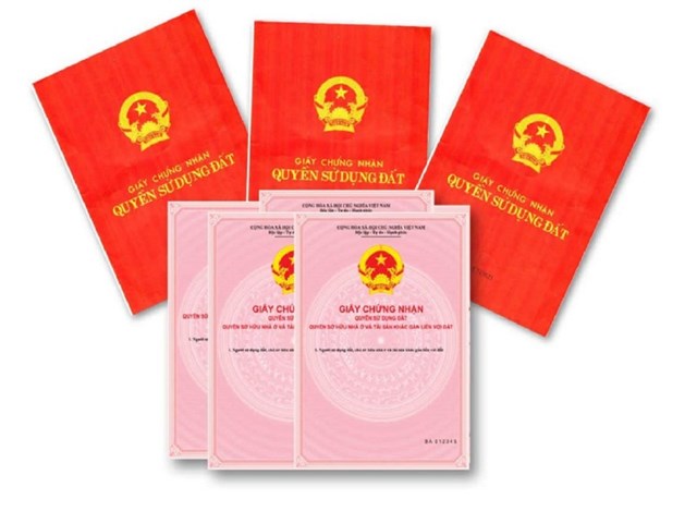 Ph&aacute;p l&yacute; giữa sổ đỏ v&agrave; sổ hồng c&oacute; gi&aacute; trị như nhau.