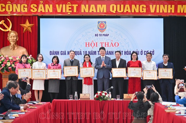 C&#244;ng t&#225;c ho&#224; giải ở cơ sở tiếp tục khẳng định vị tr&#237;, vai tr&#242; quan trọng trong đời sống x&#227; hội - Ảnh 3