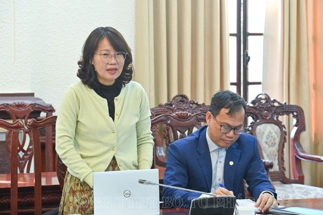 Đồng ch&iacute; Phan Thị Hồng H&agrave;, B&iacute; thư Chi bộ, Vụ trưởng Vụ Tổ chức c&aacute;n bộ. &nbsp;