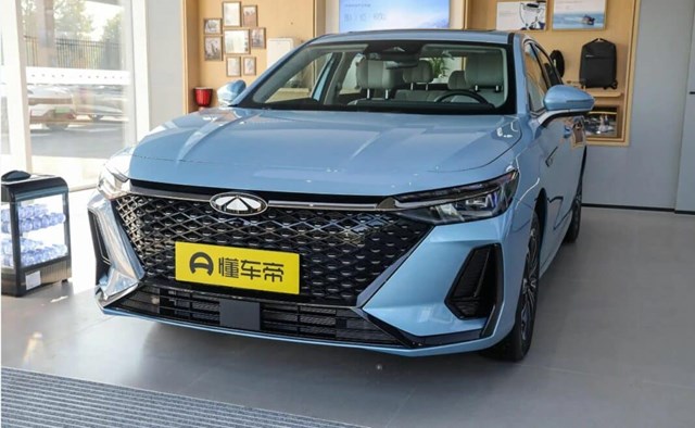 Si&#234;u phẩm sedan &quot;uống&quot; xăng 1 l&#237;t/100 km, gi&#225; b&#225;n mới l&#224; điều g&#226;y ch&#250; &#253; - Ảnh 2