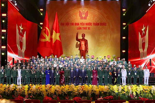 Lãnh đạo Đảng, Nhà nước chụp hình lưu niệm với đại biểu dự Đại hội. (Ảnh: VGP)