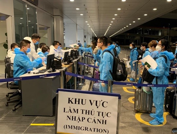 H&#224; Nội quy định biện ph&#225;p ph&#242;ng chống dịch đối với người nhập cảnh từ 1/1/2022 - Ảnh 1