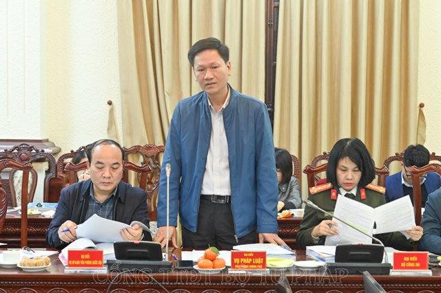 Đại diện vụ Ph&aacute;p luật, Văn ph&ograve;ng Ch&iacute;nh phủ.