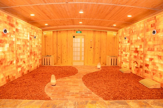 Tại Ikigai Wellness Center, cư d&acirc;n được tận hưởng l&agrave;n kho&aacute;ng n&oacute;ng nhập trực tiếp từ Nhật &nbsp;