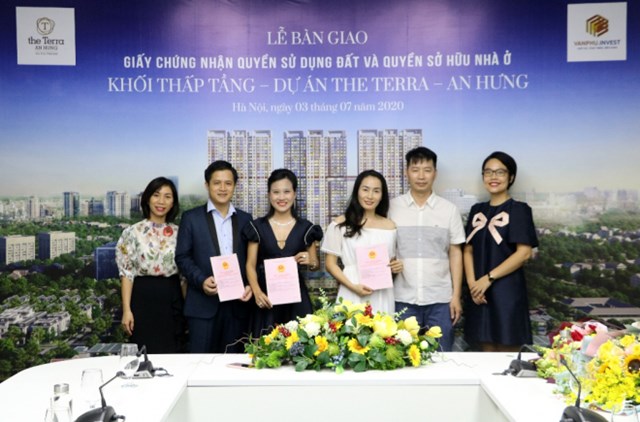 Văn Phú - Invest trao chứng nhận quyền sử dụng đất, sở hữu nhà ở tại The Terra - An Hưng - Ảnh 1