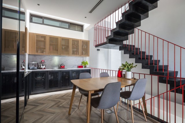 Ngôi nhà 49m2 nổi bật giữa phố cổ Hà Nội nhờ kiến trúc xanh mướt độc đáo - Ảnh 3