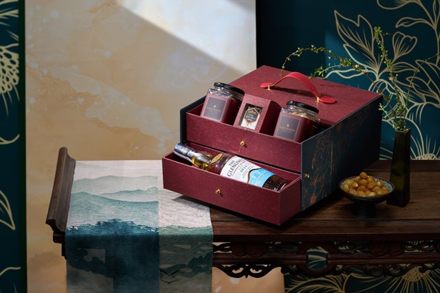 Nguy&ecirc;n liệu tuyển chọn v&agrave; phong ph&uacute; trong từng hộp qu&agrave; Tết