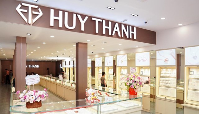 Danh tính nam CEO 9x làm nên tên tuổi Huy Thanh Jewelry 