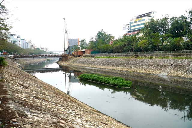 S&ocirc;ng T&ocirc; Lịch đang bị &ocirc; nhiễm nặng nề.