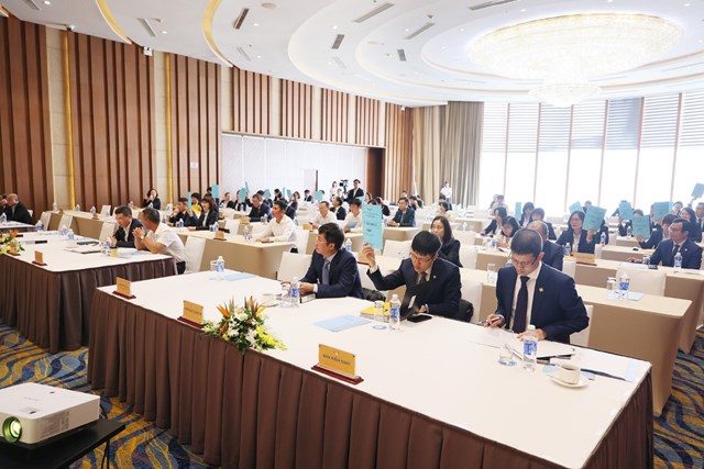 Kết th&uacute;c đại hội, c&aacute;c nội dung tr&igrave;nh b&agrave;y đ&atilde; được c&aacute;c cổ đ&ocirc;ng th&ocirc;ng qua với tỷ lệ gần như tuyệt đối.