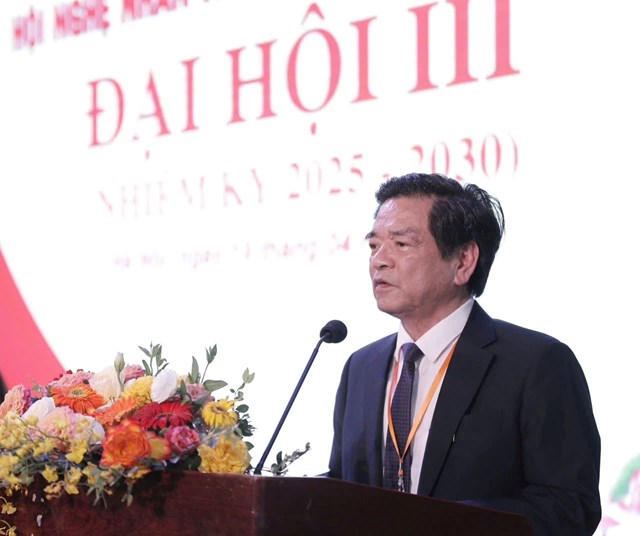 &Ocirc;ng L&ecirc; Ngọc Dũng - Ủy vi&ecirc;n Ủy ban Trung ương Mặt trận Tổ quốc Việt Nam &ndash; Chủ tịch Hội Nghệ nh&acirc;n v&agrave; Thương hiệu Việt Nam kh&oacute;a III, nhiệm kỳ 2025 &ndash; 2030 ph&aacute;t biểu nhận nhiệm vụ.