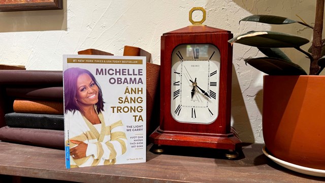 &#39;&#193;nh s&#225;ng trong ta&#39; - B&#237; quyết vững v&#224;ng trước d&#244;ng b&#227;o của Michelle Obama - Ảnh 4