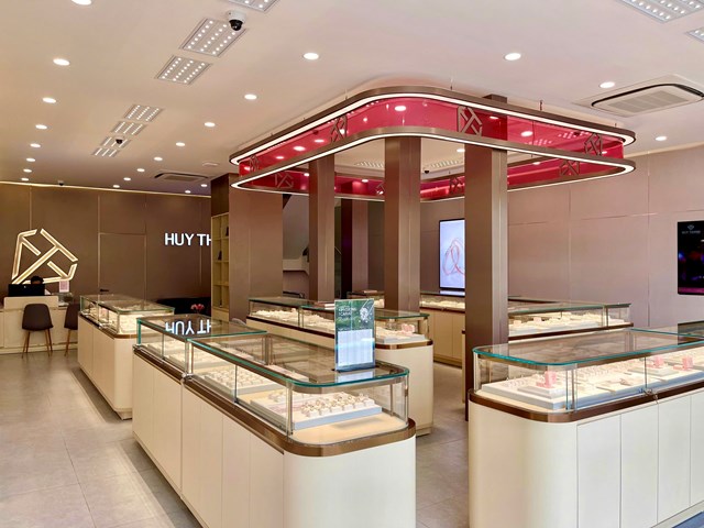 Huy Thanh Jewelry khai trương cơ sở 26 tại 133-135 Ch&ugrave;a Bộc, H&agrave; Nội.