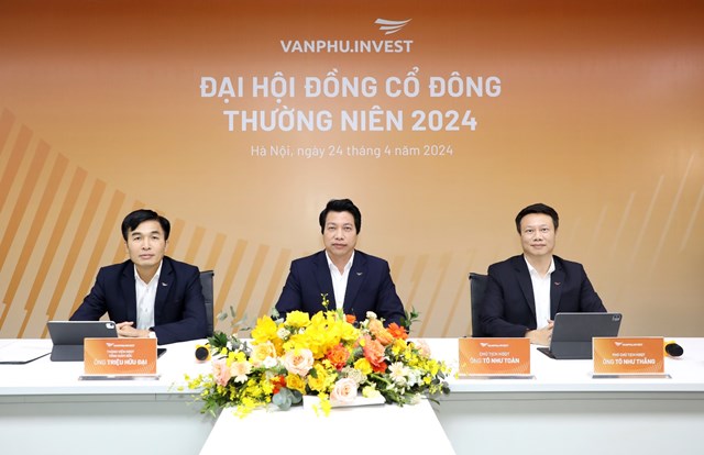 Các thành viên HĐQT Văn Phú - Invest. (Ảnh: Văn Phú - Invest).