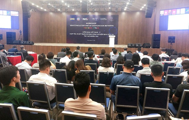 Diễn đàn Việt Nam - Italia về hợp tác phát triển ngành công nghiệp bán dẫn và trí tuệ nhân tạo, tổ chức tại Khu công nghệ cao Hòa Lạc (Hà Nội).