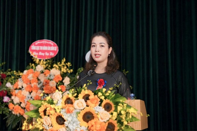B&iacute; thư Chi bộ Khối Nội dung B&ugrave;i Thị Thu Hằng ph&aacute;t biểu thảo luận. (Ảnh: PV)