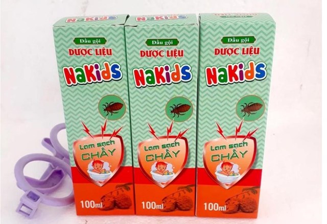 Sản phẩm Dầu gội dược liệu Nakids làm sạch chấy.