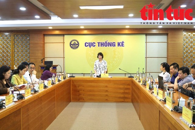 Thứ trưởng Bộ T&agrave;i ch&iacute;nh Nguyễn Thị B&iacute;ch Ngọc ph&aacute;t biểu tại Hội nghị.