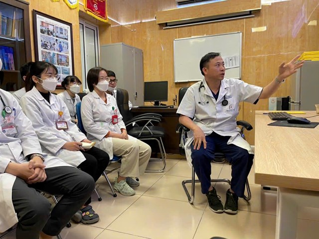 PGS. TS Bác sĩ Hoàng Bùi Hải – Trưởng khoa Cấp cứu & Hồi sức tích cực. 