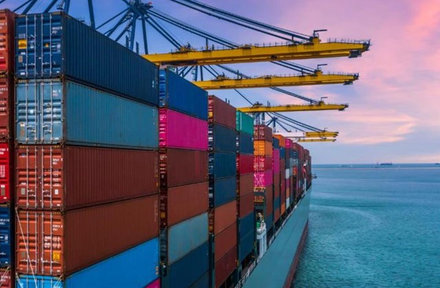 Xuất nhập khẩu tăng, Hải quan siết chặt chống buôn lậu.