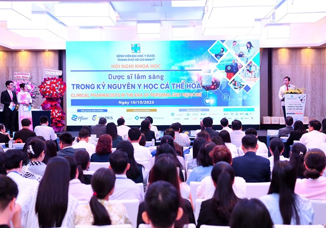 To&agrave;n cảnh hội nghị.