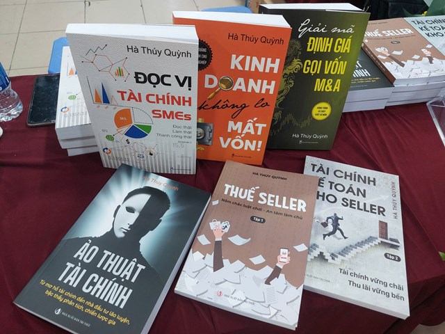 Bộ s&aacute;ch &ldquo;T&agrave;i ch&iacute;nh To&agrave;n diện&rdquo; của t&aacute;c giả H&agrave; Th&uacute;y Quỳnh.