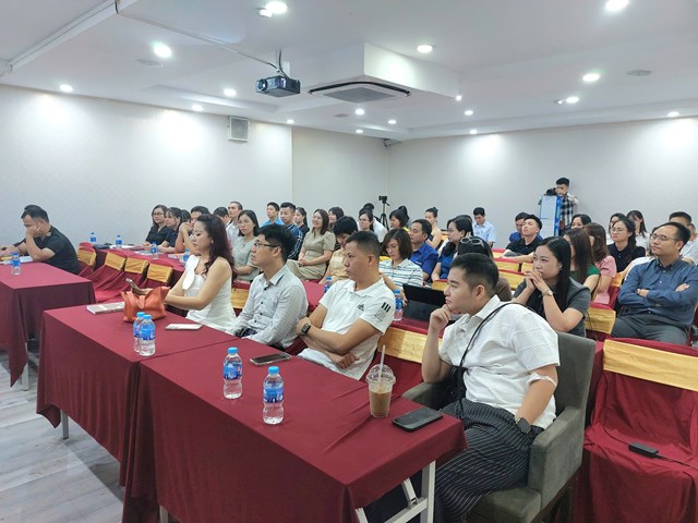 To&agrave;n cảnh sự kiện.