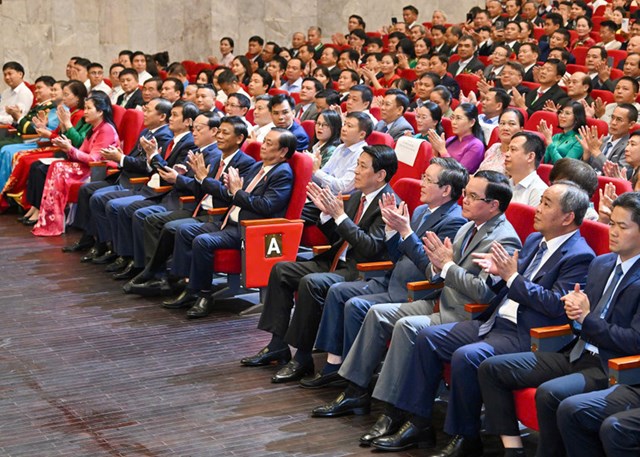 Chủ tịch nước Lương Cường v&agrave; c&aacute;c đại biểu tham dự buổi lễ.