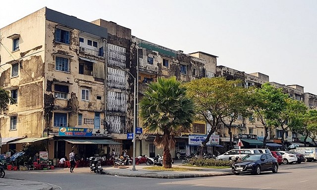 Khu chung cư Đống Đa đ&atilde; xuống cấp nghi&ecirc;m trọng.