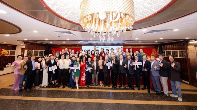 To&agrave;n thể kh&aacute;ch mời chụp ảnh lưu niệm sau chương tr&igrave;nh hội thảo.