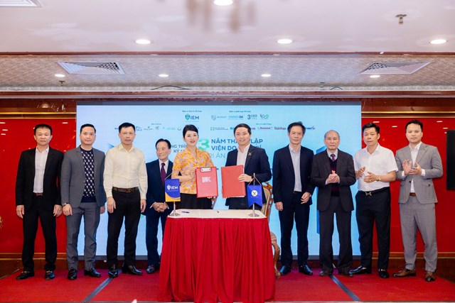 Viện Doanh Tr&iacute; k&yacute; kết ghi nhớ hợp t&aacute;c với c&aacute;c đối t&aacute;c.